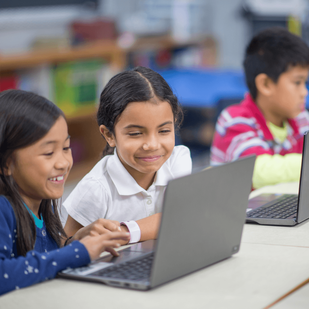 Estudiantes diseñando e imprimiendo en 3D